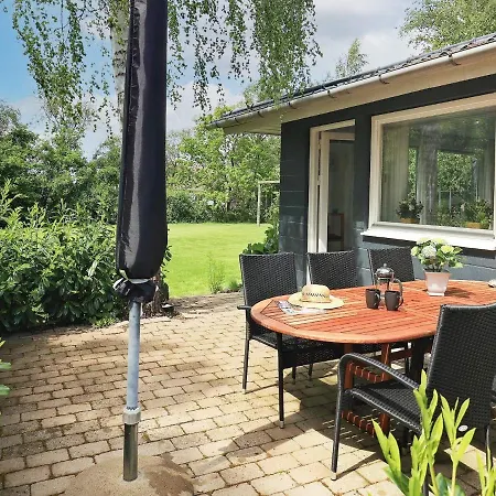 Three-bedroom In 1 Holiday home